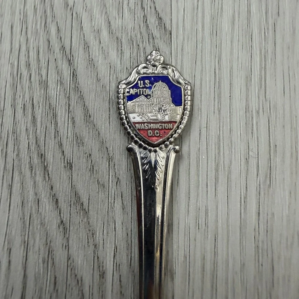 US Capitol Washington DC Souvenir Spoon‎ Enamel Shield Engraved Bowl Vintage